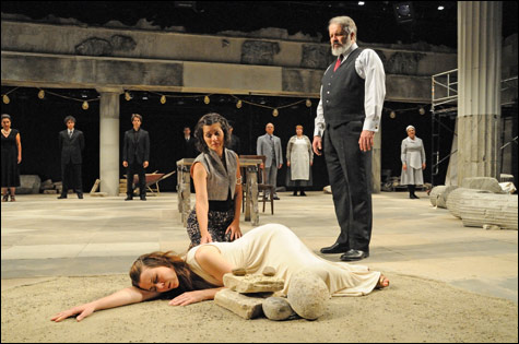 081226_antigone_main 081226_antigone_main
