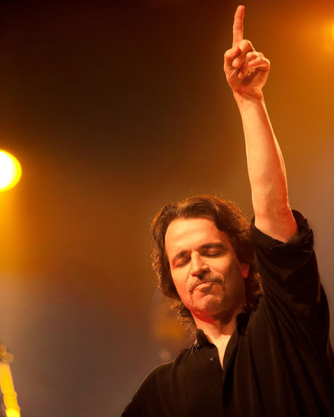 Yanni comes to Boston